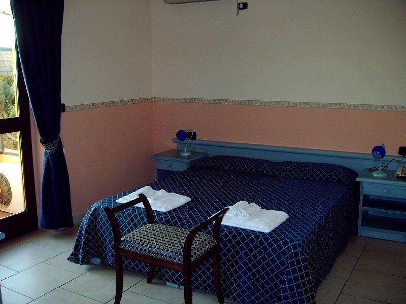 Hotel Le Palme SantʼAnna Arresi Εξωτερικό φωτογραφία