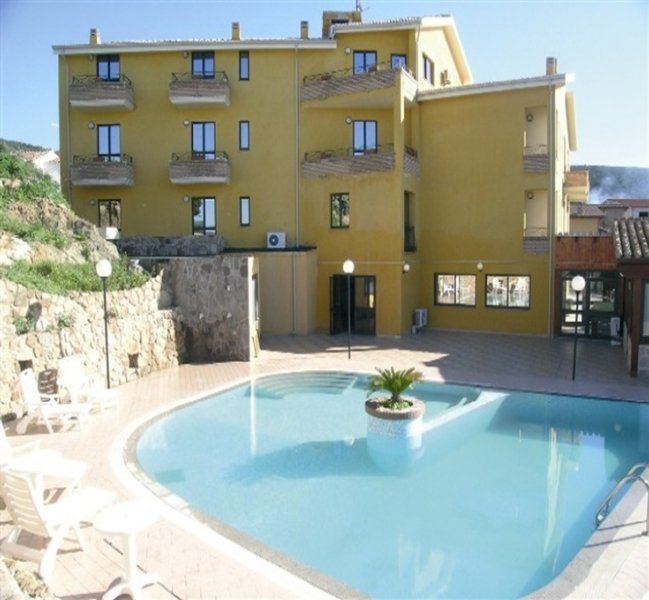 Hotel Le Palme SantʼAnna Arresi Εξωτερικό φωτογραφία